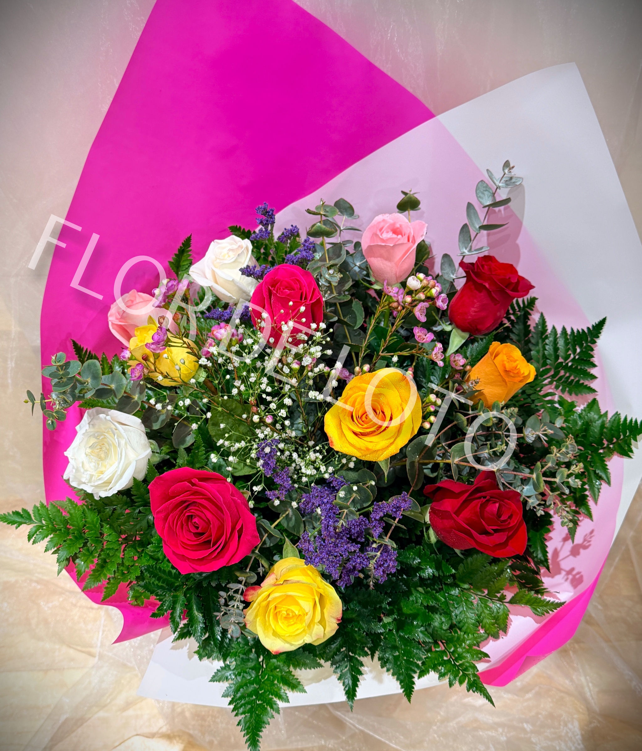 Ramo de 12 Rosas Multicolor