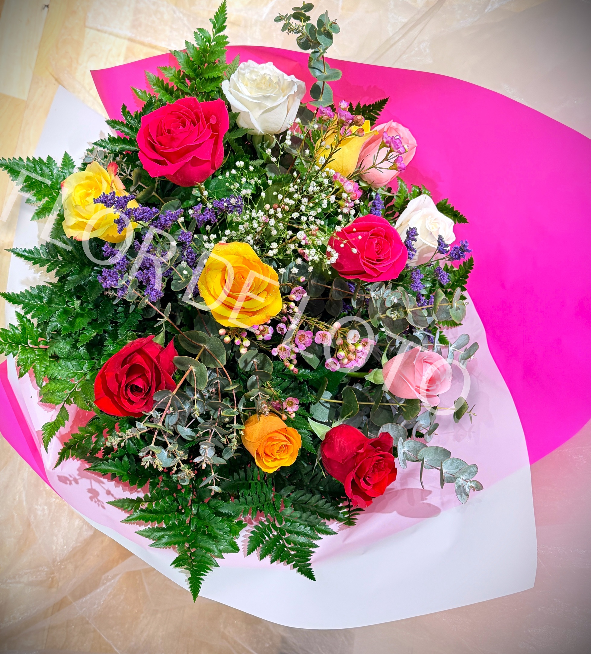 Ramo de 12 Rosas Multicolor - Imagen 3